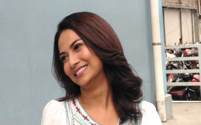 Vanessa Angel Bantah Telah Bertunangan dengan Polisi